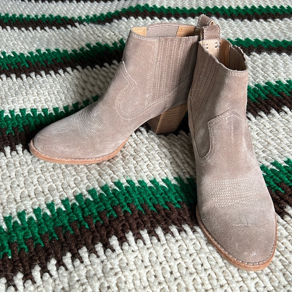 Dolce Vita Booties size 6.5